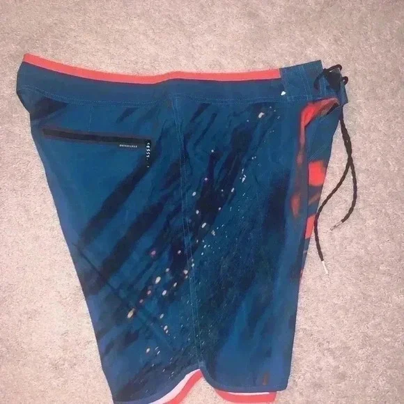NWOT Quicksilver board shorts 38 - Picture 5 of 6
